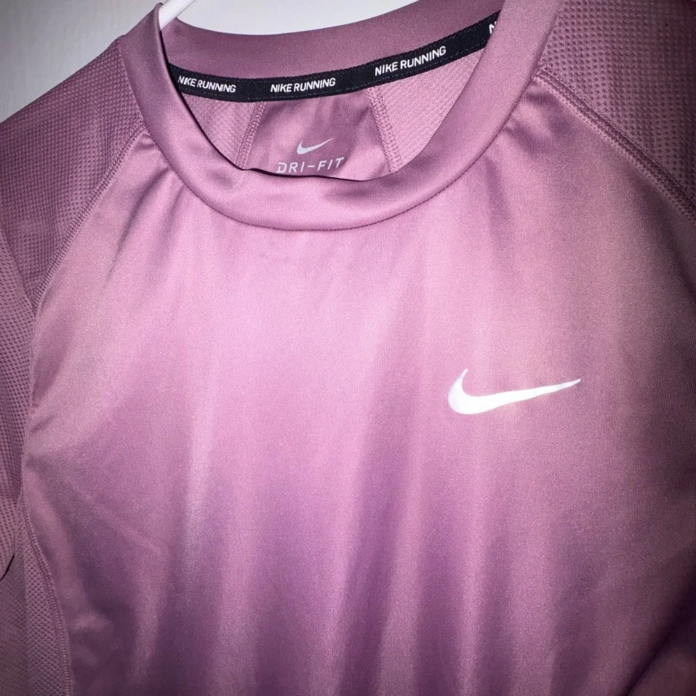 Nike Dri-FIT Pink Running Shirt - Picture 5 of 5
